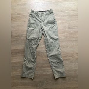 The North Face Boys Khaki Nylon Pants - Size Medium (10/12)